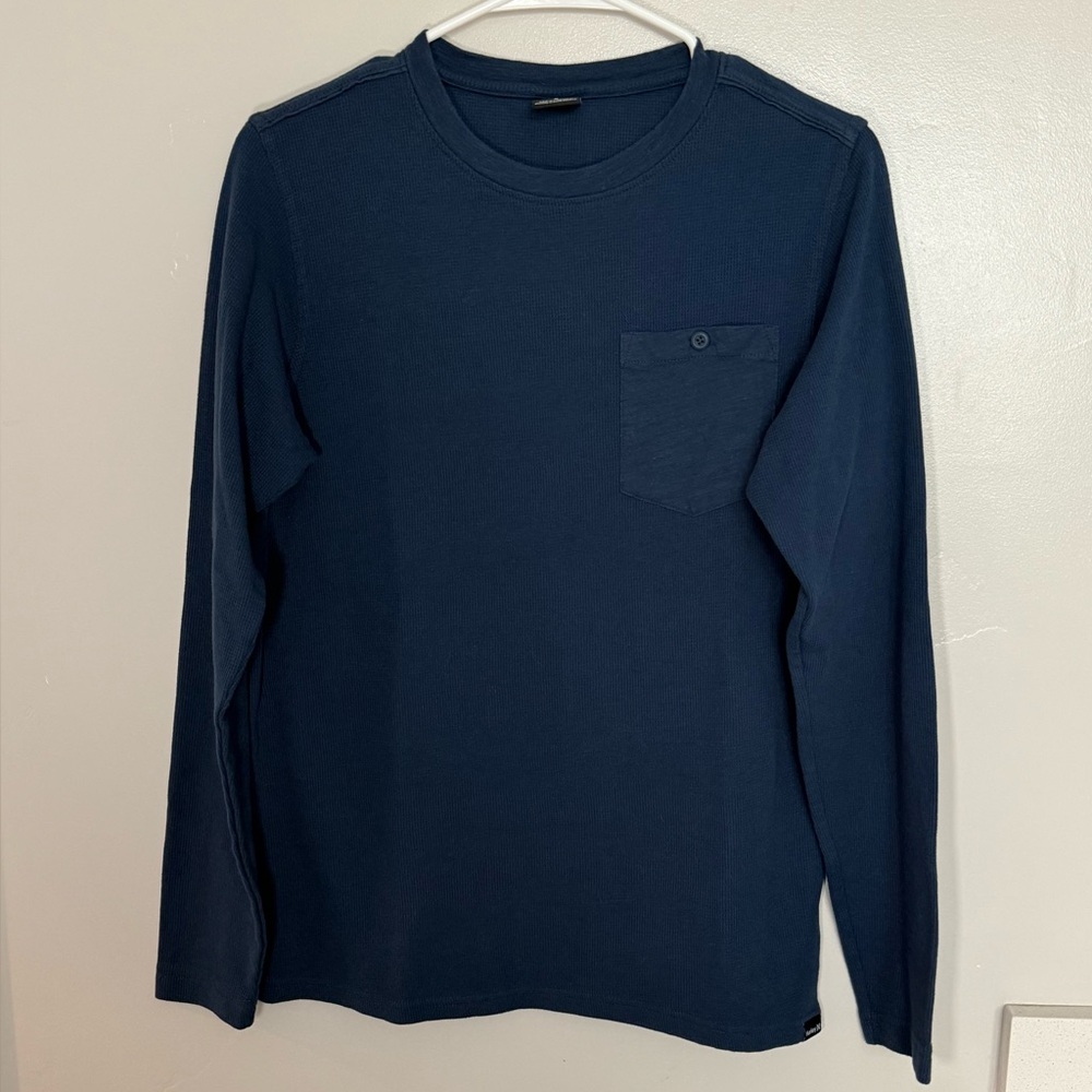 Men’s long sleeve Hurley Navy blue shirt. Size small.
